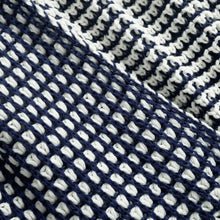 Cargar imagen en el visor de la galería, Chic And Soft Knitted Throw
