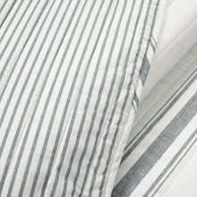 Carregar imagem no visualizador da galeria, Farmhouse Stripe Reversible Cotton Quilt Set
