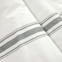 Carregar imagem no visualizador da galeria, Farmhouse Stripe Throw
