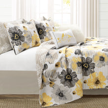 Carregar imagem no visualizador da galeria, Leah Reversible 8 Piece Quilt Set
