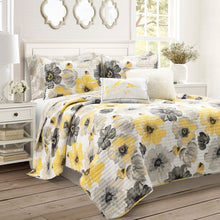 Carregar imagem no visualizador da galeria, Leah Reversible 8 Piece Quilt Set
