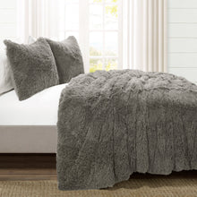 Carregar imagem no visualizador da galeria, Emma Faux Fur Comforter Set
