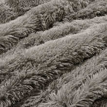 Carregar imagem no visualizador da galeria, Emma Faux Fur Comforter Set
