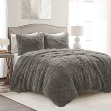 Carregar imagem no visualizador da galeria, Emma Faux Fur Comforter Set
