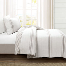 Cargar imagen en el visor de la galería, Farmhouse Stripe Reversible Cotton Quilt Set
