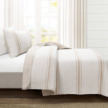 Cargar imagen en el visor de la galería, Farmhouse Stripe Reversible Cotton Quilt Set
