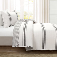 Cargar imagen en el visor de la galería, Farmhouse Stripe Reversible Cotton Quilt Set
