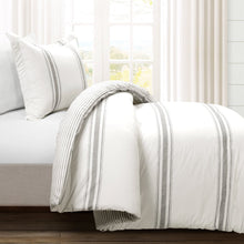 Cargar imagen en el visor de la galería, Farmhouse Stripe Reversible Comforter Set
