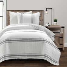 Carregar imagem no visualizador da galeria, Farmhouse Stripe Reversible Cotton Quilt Set
