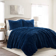 Carregar imagem no visualizador da galeria, Emma Faux Fur Comforter Set
