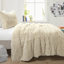 Cargar imagen en el visor de la galería, Emma Faux Fur Comforter Set
