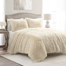 Cargar imagen en el visor de la galería, Emma Faux Fur Comforter Set
