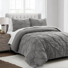 Carregar imagem no visualizador da galeria, Ravello Pintuck Reversible Comforter Bed In A Bag
