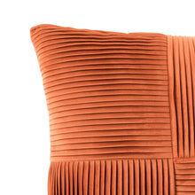 Cargar imagen en el visor de la galería, Sheldon Pleat Decorative Pillow
