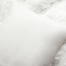 Cargar imagen en el visor de la galería, Emma Faux Fur Duvet Cover 3 Piece Set
