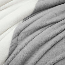 Carregar imagem no visualizador da galeria, Farmhouse Color Block Ultra Soft Faux Fur Comforter Set
