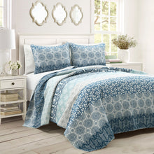 Cargar imagen en el visor de la galería, Bohemian Stripe Quilt 3 Piece Set
