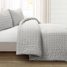 Cargar imagen en el visor de la galería, Crinkle Textured Dobby Comforter Set
