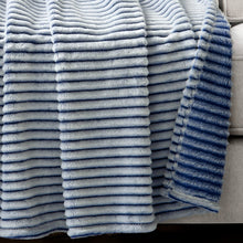 Cargar imagen en el visor de la galería, Super Cozy Ultra Soft Ribbed Faux Fur Throw
