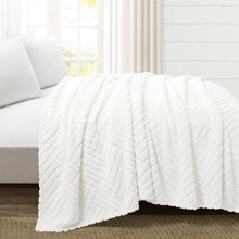 Carregar imagem no visualizador da galeria, Super Cozy Ultra Soft Sherpa Jacquard Geo Blanket/Bedspread
