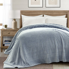 Carregar imagem no visualizador da galeria, Super Cozy Ultra Soft Ribbed Faux Fur Oversized Blanket/Bedspread
