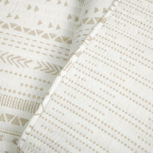 Cargar imagen en el visor de la galería, Hygge Stripe 3 Piece Quilt Set
