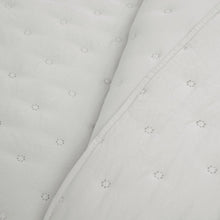 Cargar imagen en el visor de la galería, Reyna Ruffle Reversible Oversized 3 Piece Quilt Set
