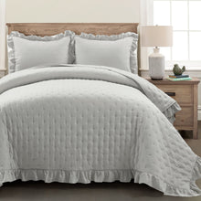 Cargar imagen en el visor de la galería, Reyna Ruffle Reversible Oversized 3 Piece Quilt Set
