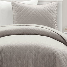 Cargar imagen en el visor de la galería, Ava Diamond Oversized Cotton Quilt Set
