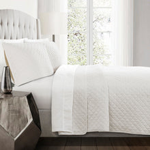 Cargar imagen en el visor de la galería, Ava Diamond Oversized Cotton Quilt Set
