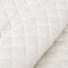 Carregar imagem no visualizador da galeria, Ava Diamond Oversized Cotton Quilt Set
