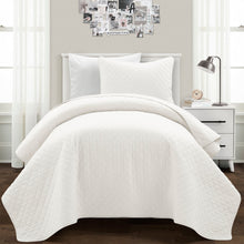 Cargar imagen en el visor de la galería, Ava Diamond Oversized Cotton Quilt Set
