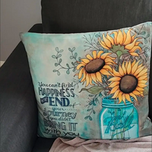 Carregar imagem no visualizador da galeria, Floral Embrace Cushion Cover
