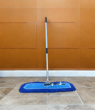 Carregar imagem no visualizador da galeria, 24&quot; Dust Mop and Handle Set
