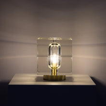 Carregar imagem no visualizador da galeria, Amarjot Crystal Table Lamp
