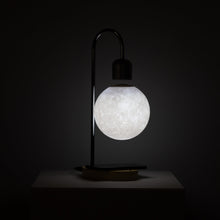 Carregar imagem no visualizador da galeria, Moon LED Lamp with Wireless Phone Charger
