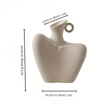 Carregar imagem no visualizador da galeria, Collarbone Ceramic Vase
