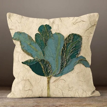 Carregar imagem no visualizador da galeria, Emerald Leaf Cushion Cover
