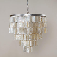 Cargar imagen en el visor de la galería, 3-Light Traditional Shell Pendant Lighting
