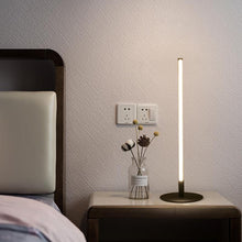 Cargar imagen en el visor de la galería, Léger LED Table Lamp
