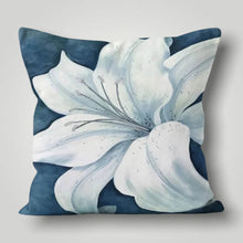 Cargar imagen en el visor de la galería, Grey Flower Cushion Cover
