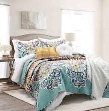 Carregar imagem no visualizador da galeria, Boho Chic Quilt 3 Piece Set
