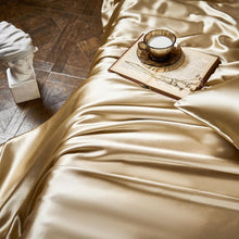 Cargar imagen en el visor de la galería, Deluxe Silk Bedding Set
