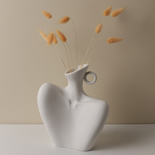 Carregar imagem no visualizador da galeria, Collarbone Ceramic Vase
