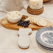 Cargar imagen en el visor de la galería, Marble and Wood Mushroom Cutting Board
