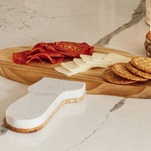 Cargar imagen en el visor de la galería, Marble and Wood Mushroom Cutting Board
