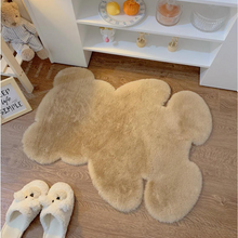 Carregar imagem no visualizador da galeria, Cozy Bear Rug
