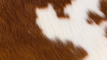 Cargar imagen en el visor de la galería, Country-Style Cowhide Wallpaper for Rustic Home Decor. #6541
