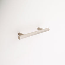 Carregar imagem no visualizador da galeria, Abigail Solid Brass Drawer Pull - 3.75 Inch Centers
