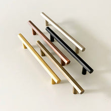 Carregar imagem no visualizador da galeria, Abigail Solid Brass Drawer Pull - 3.75 Inch Centers
